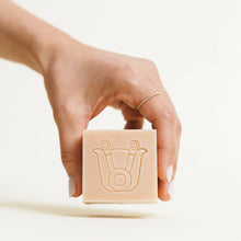 Load image into Gallery viewer, PACA Botánica Soap in Diosa - Skin-Softening Rose Clay + Flower Petals