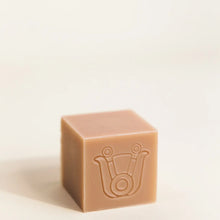 Load image into Gallery viewer, PACA Botánica Soap in Diosa - Skin-Softening Rose Clay + Flower Petals
